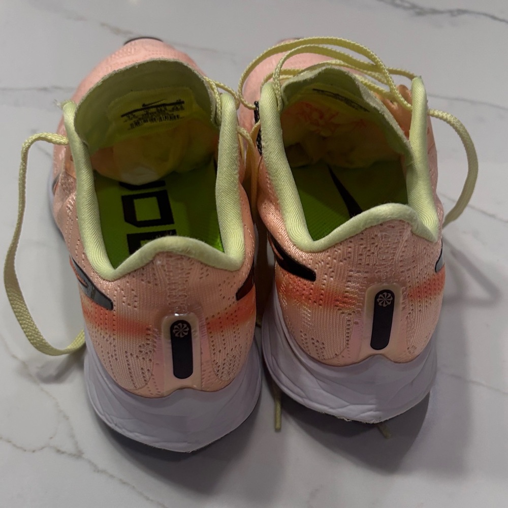 Nike Women's Peach and Black Sneakers GYM - Picture 7 of 17